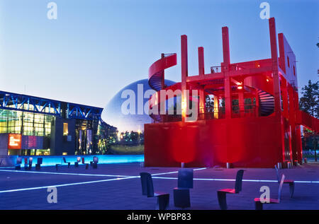 Der Parc de la Villette ist der größte Park und die zweitgrößte Grünfläche von Paris. Er Balatonfüred im 19. Arrondissement und wird vom Canal de l'Ourcq dur Stockfoto
