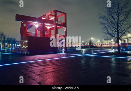 Der Parc de la Villette ist der größte Park und die zweitgrößte Grünfläche von Paris. Er Balatonfüred im 19. Arrondissement und wird vom Canal de l'Ourcq dur Stockfoto