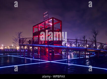 Der Parc de la Villette ist der größte Park und die zweitgrößte Grünfläche von Paris. Er Balatonfüred im 19. Arrondissement und wird vom Canal de l'Ourcq dur Stockfoto