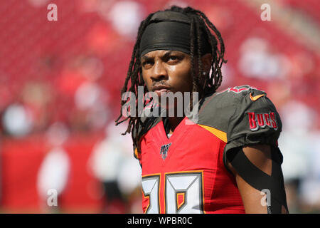Tampa, Florida, USA. 8. Sep 2019. Tampa Bay Buccaneers cornerback Vernon Hargreaves (28) vor dem NFL Spiel zwischen den San Francisco 49ers und die Tampa Bay Buccaneers bei Raymond James Stadium in Tampa, Florida statt. Andrew J. Kramer/Cal Sport Media/Alamy leben Nachrichten Stockfoto