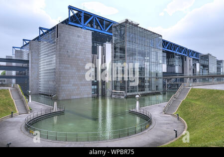 Die Cité des Sciences et de l'industrie (dt.: Stadt, Christian und der Industrie) dominiert den nördlichen Teil des Parc de la Villette im 19. Stockfoto