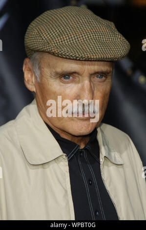 Dennis Hopper bei der Weltpremiere von "Lords Of Dogtown" bei Mann Grauman's Chinese Theater in Hollywood, CA. Die Veranstaltung fand am Dienstag, den 24. Mai 2005. Foto von: SBM/PictureLux - Alle Rechte vorbehalten Datei Referenz Nr. 33864-1112 SBMPLX Stockfoto