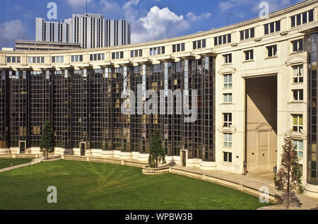 Paris, moderne Architektur, Place de Catalogne, Les Echelles du Barock von Ricardo Bofill - Frankreich, Paris, Place de Catalogne, Gehäuse namens Les Ech Stockfoto