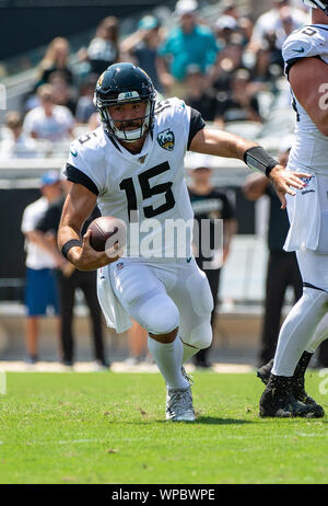 Jacksonville, FL, USA. 8. Sep 2019. Jacksonville Jaguars quarterback Gardner Minshew II läuft mit dem Ball im 1. Halbjahr NFL Football Spiel zwischen der Kansas City Chiefs und der Jacksonville Jaguars an tiaa Bank Feld in Jacksonville, FL. Romeo T Guzman/CSM/Alamy leben Nachrichten Stockfoto