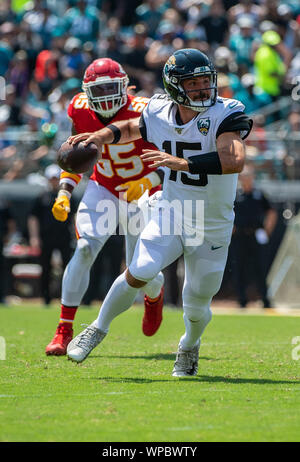 Jacksonville, FL, USA. 8. Sep 2019. Jacksonville Jaguars quarterback Gardner Minshew II sieht die Kugel während der ersten Hälfte NFL Football Spiel zwischen der Kansas City Chiefs und der Jacksonville Jaguars an tiaa Bank Feld in Jacksonville, FL. Romeo T Guzman/CSM/Alamy leben Nachrichten Stockfoto