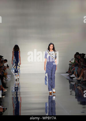 IICY präsentiert Frühling Sommer 2020 Start- und Landebahn zeigen: Designerin Eva Hu, Shanghai, alles kommt von nichts Stockfoto