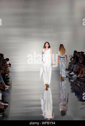 IICY präsentiert Frühling Sommer 2020 Start- und Landebahn zeigen: Designerin Eva Hu, Shanghai, alles kommt von nichts Stockfoto