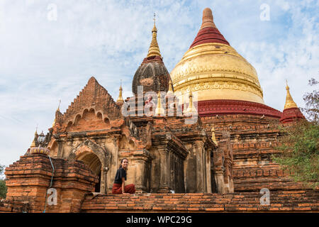 Horizontale Bild von wichtigen buddhistischen Gebäude namens Dhammayazika Pagode im archäologischen Park von Bagan in Myanmar entfernt Stockfoto
