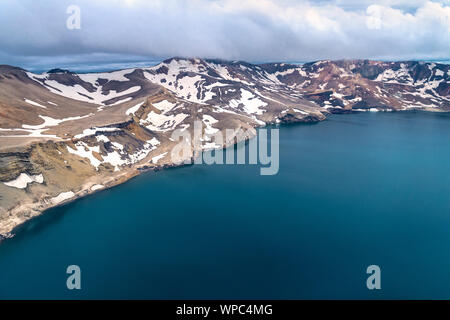 Öskjuvatn Askja Island Mountain und eisige Kälte Crater Lake im zentralen Hochland von Island Stockfoto
