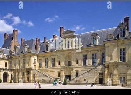 Das Schloss Fontainebleau Fontainebleau, Département Seine-et-Marne, ist ein französisches Schloss rund 60 km südlich von Paris, das zeitweilig unt Stockfoto