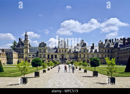 Das Schloss Fontainebleau Fontainebleau, Département Seine-et-Marne, ist ein französisches Schloss rund 60 km südlich von Paris, das zeitweilig unt Stockfoto