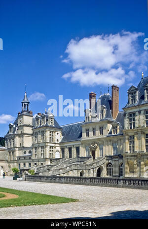 Das Schloss Fontainebleau Fontainebleau, Département Seine-et-Marne, ist ein französisches Schloss rund 60 km südlich von Paris, das zeitweilig unt Stockfoto