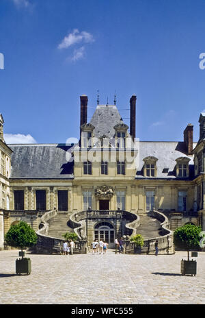 Das Schloss Fontainebleau Fontainebleau, Département Seine-et-Marne, ist ein französisches Schloss rund 60 km südlich von Paris, das zeitweilig unt Stockfoto