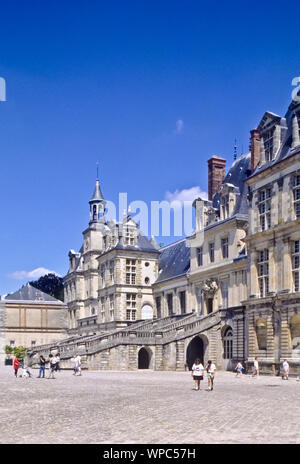 Das Schloss Fontainebleau Fontainebleau, Département Seine-et-Marne, ist ein französisches Schloss rund 60 km südlich von Paris, das zeitweilig unt Stockfoto