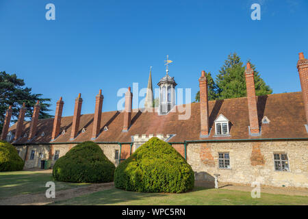 Rückseite der Langen Gasse Armenhäuser mit Dach Laterne und der St. Helen's Church, Abingdon-on-Thames, Oxfordshire, South East England, Großbritannien Stockfoto