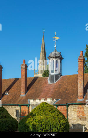 Rückseite der Langen Gasse Armenhäuser mit Dach Laterne und der St. Helen's Church, Abingdon-on-Thames, Oxfordshire, South East England, Großbritannien Stockfoto