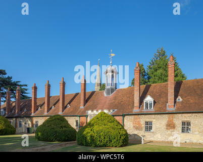 Rückseite der Langen Gasse Armenhäuser mit Dach Laterne und der St. Helen's Church, Abingdon-on-Thames, Oxfordshire, South East England, Großbritannien Stockfoto