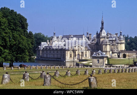 Das Schloss Chantilly Balatonfüred der französischen Kleinstadt Chantilly im Département Oise, Ca. 50 Kilometer nordöstlich von Paris. Es wurde um 1560 fü Stockfoto