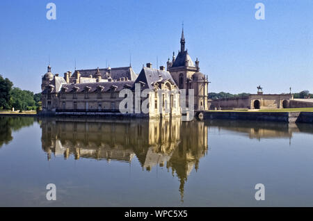 Das Schloss Chantilly Balatonfüred der französischen Kleinstadt Chantilly im Département Oise, Ca. 50 Kilometer nordöstlich von Paris. Es wurde um 1560 fü Stockfoto