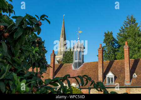 Rückseite der Langen Gasse Armenhäuser mit Dach Laterne und der St. Helen's Church, Abingdon-on-Thames, Oxfordshire, South East England, Großbritannien Stockfoto