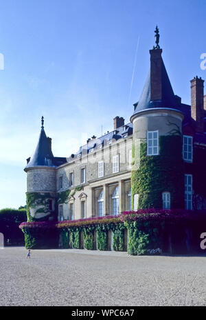 Das Schloss Rambouillet Rambouillet steht im gleichnamigen Ort etwa 50 Kilometer südwestlich von Paris in Frankreich. Erbaut wurde es im Jahr 1368 von Stockfoto