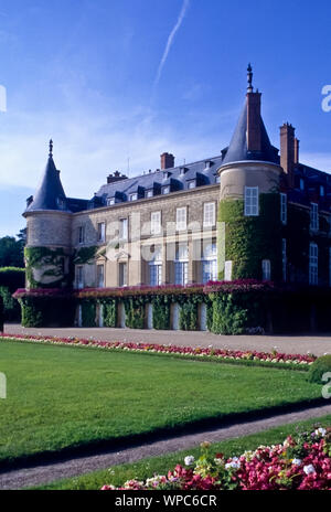 Das Schloss Rambouillet Rambouillet steht im gleichnamigen Ort etwa 50 Kilometer südwestlich von Paris in Frankreich. Erbaut wurde es im Jahr 1368 von Stockfoto