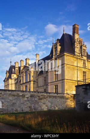 Das Schloss Ecouen ist ein Schloss aus dem 16. Jahrhundert im Ort Écouen im Département Val-d'Oise. Es beherbergt das Musée national de la Renaissance Stockfoto