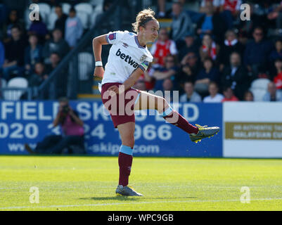 Portsmouth, England - SEPTEMBER 08: Martha Thomas von West Ham United WFC während Super Barclay's FA Women's League Spiel zwischen Arsenal Frauen und Wes Stockfoto