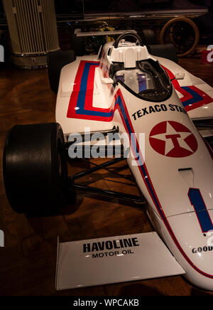 Dearborn, MI, USA - März 2019: Die 1984 März 84 C-Cosworth Rennwagen im Henry Ford Museum der Amerikanischen Innovation präsentiert. Stockfoto