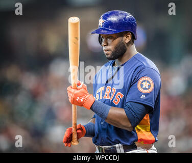 Houston, Texas, USA. 8. Sep 2019. Houston Astros Designated Hitter Yordan Alvarez (44) bat bereitet während der Major League Baseball Spiel zwischen der Seattle Mariners und der Houston Astros im Minute Maid Park in Houston, Texas. Houston besiegt Seattle 21-1. Prentice C. James/CSM/Alamy leben Nachrichten Stockfoto