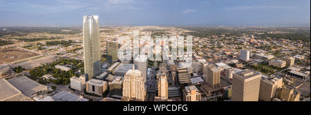 Antenne 180 Grad Panorama der Innenstadt von Oklahoma City, USA. Stockfoto