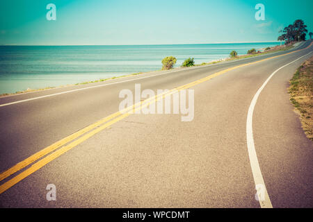 Eine wunderschöne Küste fahren Sie auf der Big Bend Scenic Byway Coastal Trail, US Highway 98 im Nordwesten Fl, in der Nähe von Titusville, FL, USA Stockfoto