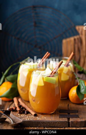 Herbst Apple Cider Sangria Stockfoto