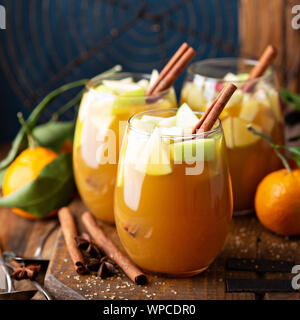Herbst Apple Cider Sangria Stockfoto
