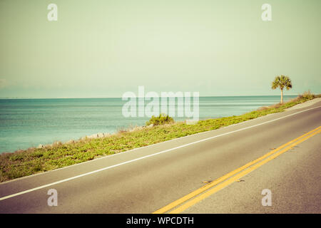 Eine schöne Fahrt auf dem Big Bend Scenic Byway Coastal Trail, US Highway 98 im Nordwesten Fl, in der Nähe von Titusville, FL, USA, Stockfoto