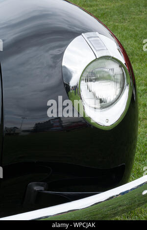 Bei einer benutzerdefinierten Hot Rod & Antique Car Show dieses Fahrzeug war einer der vielen auf der Anzeige, dass die Menschen in der Lage waren zu sehen und die Besitzer Fragen bitten. Stockfoto