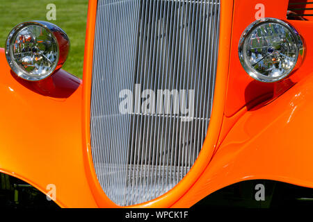 Bei einer benutzerdefinierten Hot Rod & Antique Car Show dieses Fahrzeug war einer der vielen auf der Anzeige, dass die Menschen in der Lage waren zu sehen und die Besitzer Fragen bitten. Stockfoto