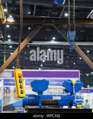 Kran und Bedienfeld für Aufzug Objekt; Nahaufnahme Stockfoto