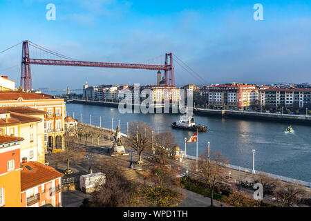 Vizcaya Brücke (Puente Colgante) ist die älteste Schwebefähre 1893 gebaut und UNESCO-Weltkulturerbe, Portugalete, Baskenland, Spanien Stockfoto