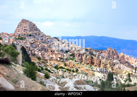 Geschnitzte Häuser in Rock im Taubental, Uchisar, Kappadokien, Türkei Stockfoto