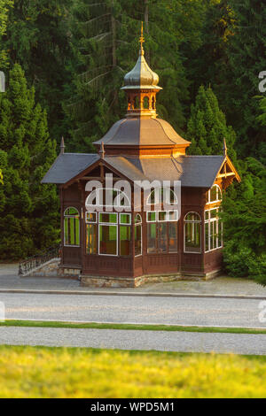 Mountain spa Karlova Studánka in der Tschechischen Republik. Stockfoto