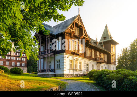Mountain spa Karlova Studánka in der Tschechischen Republik. Stockfoto