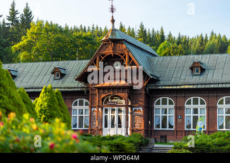 Mountain spa Karlova Studánka in der Tschechischen Republik. Stockfoto
