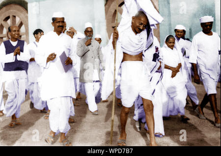 Mahatma Gandhi auf dem Weg Themen Ausschuss Sitzung teilzunehmen, Karachi Kongress, Indien, Asien, 27. März 1931 Stockfoto