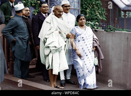 Mahatma Gandhi und Sarojini Naidu verlassen für den Buckingham Palace, London, England, 11. November 1931 Stockfoto