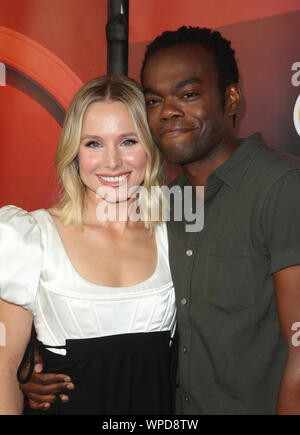 2019 TCA NBC Presse Rundgang Teppich mit: Kristen Bell, William Jackson Harper Wo: Beverly Hills, Kalifornien, USA Wann: 08 Aug 2019 Quelle: FayesVision/WENN.com Stockfoto