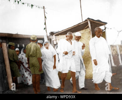 Mahatma Gandhi mit Manibehn Patel und Vater, Sardar Vallabhbhai Patel, Indien, Asien, 1934 Stockfoto