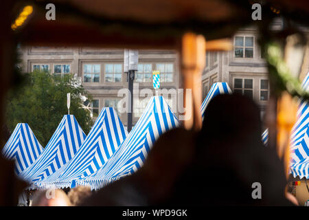 Ochsenbraterei, Party, wiesn, DIY, Dekoration, München, Bier, Festzelt, Oktoberfest party Stockfoto