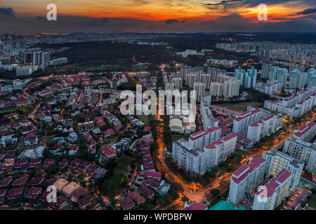 Luftaufnahme von Concrete Jungle wie Hochhaus, modernen Apartments in Singapur Stockfoto