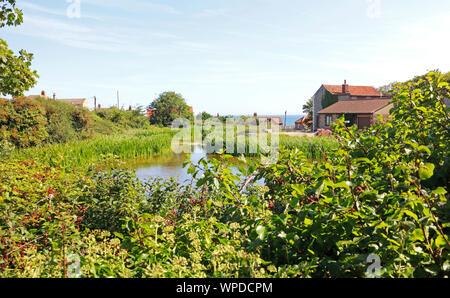 Ein Blick auf die alte Mühle am pool Mundesley, Norfolk, England, Vereinigtes Königreich, Europa. Stockfoto